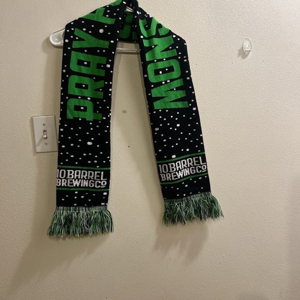 Black and Green Scarf - Picture 2 of 5